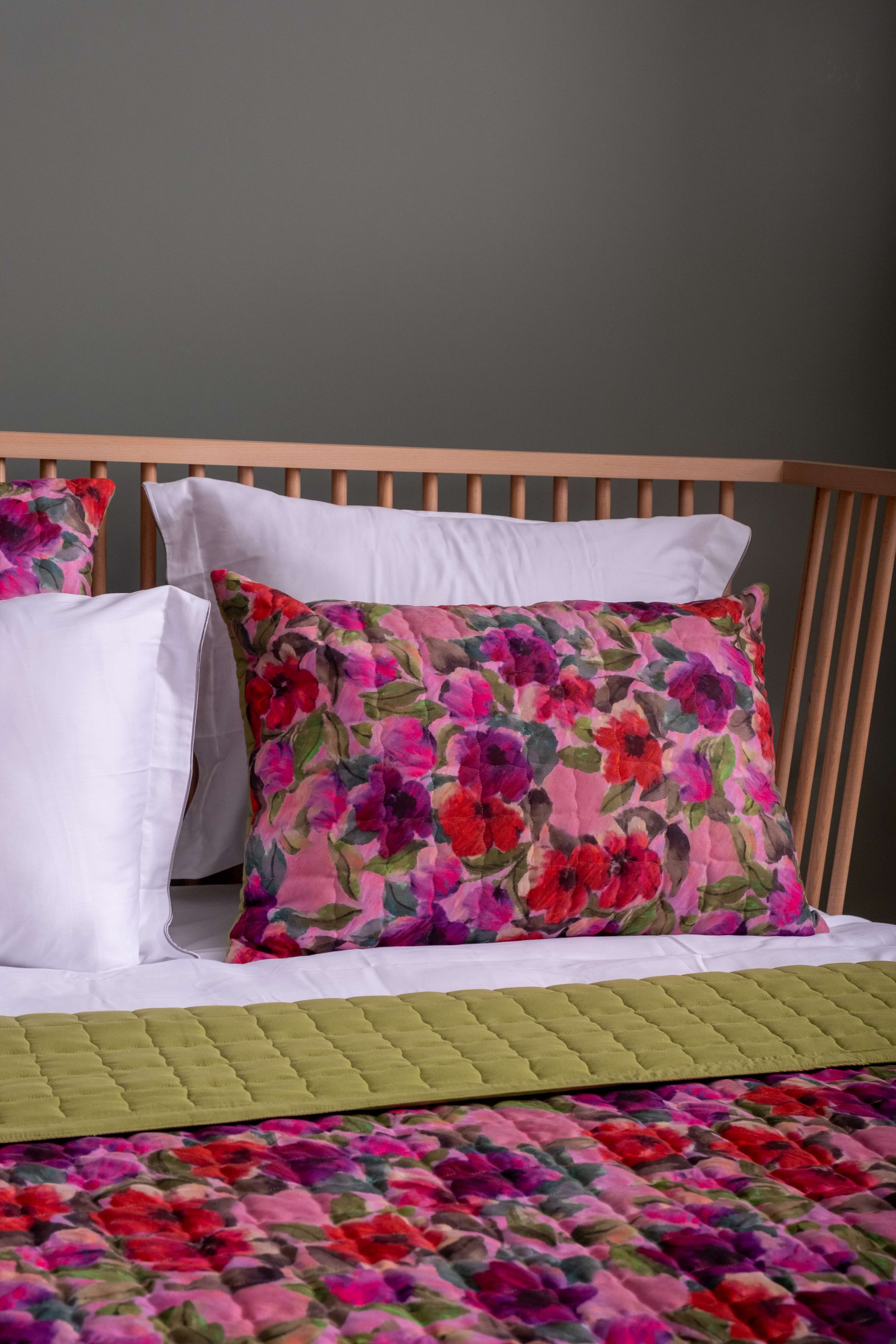 Pinky Floral Kapitoneli Yatak Örtüsü 2